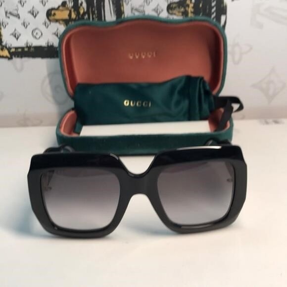 New ✨ Authentic Gucci GG1022S 001 Black Oversized Square Sunglasses ✨ - Picture 5 of 11